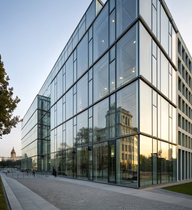 Стеклянные фасады зданий